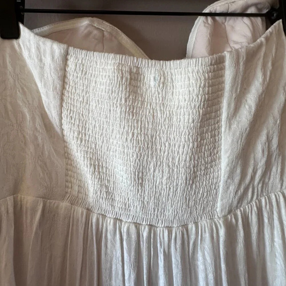 Women's L Kimchi Blue Strapless Cream Color Dress Fit Flare Pleated Sweetheart - Picture 7 of 12